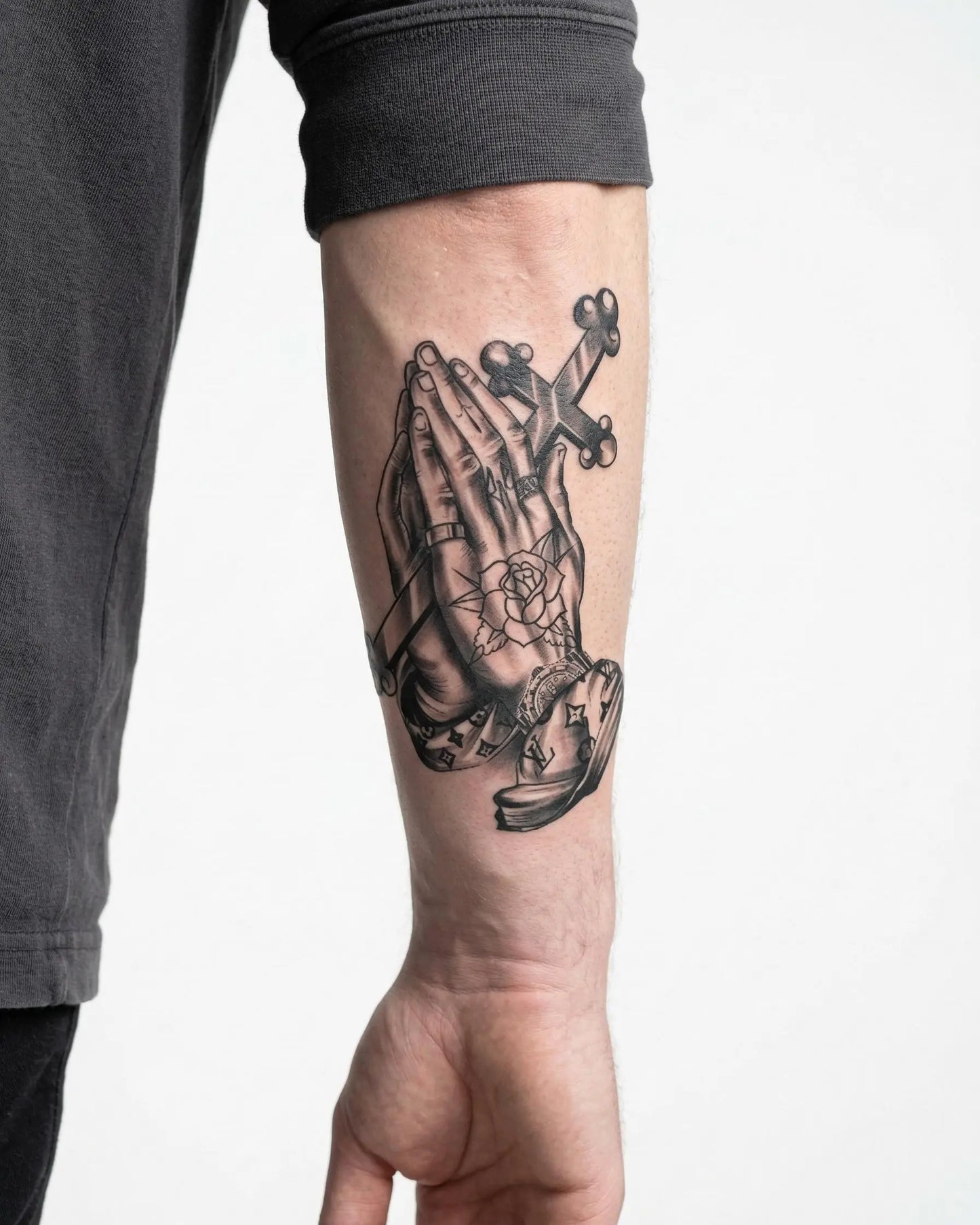 INKON Praying Hands & Rosary semi-permanent tattoo applied on a man – 4 x 7 in (10x17cm) design, realistic ink look, lasts 10 days